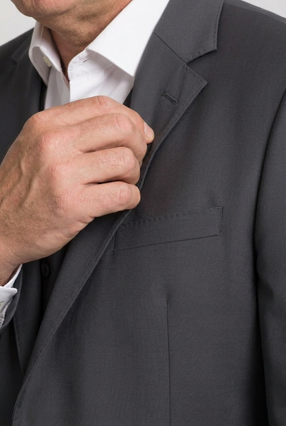 Blazer plus size microfibra grafite - detalhe lapela