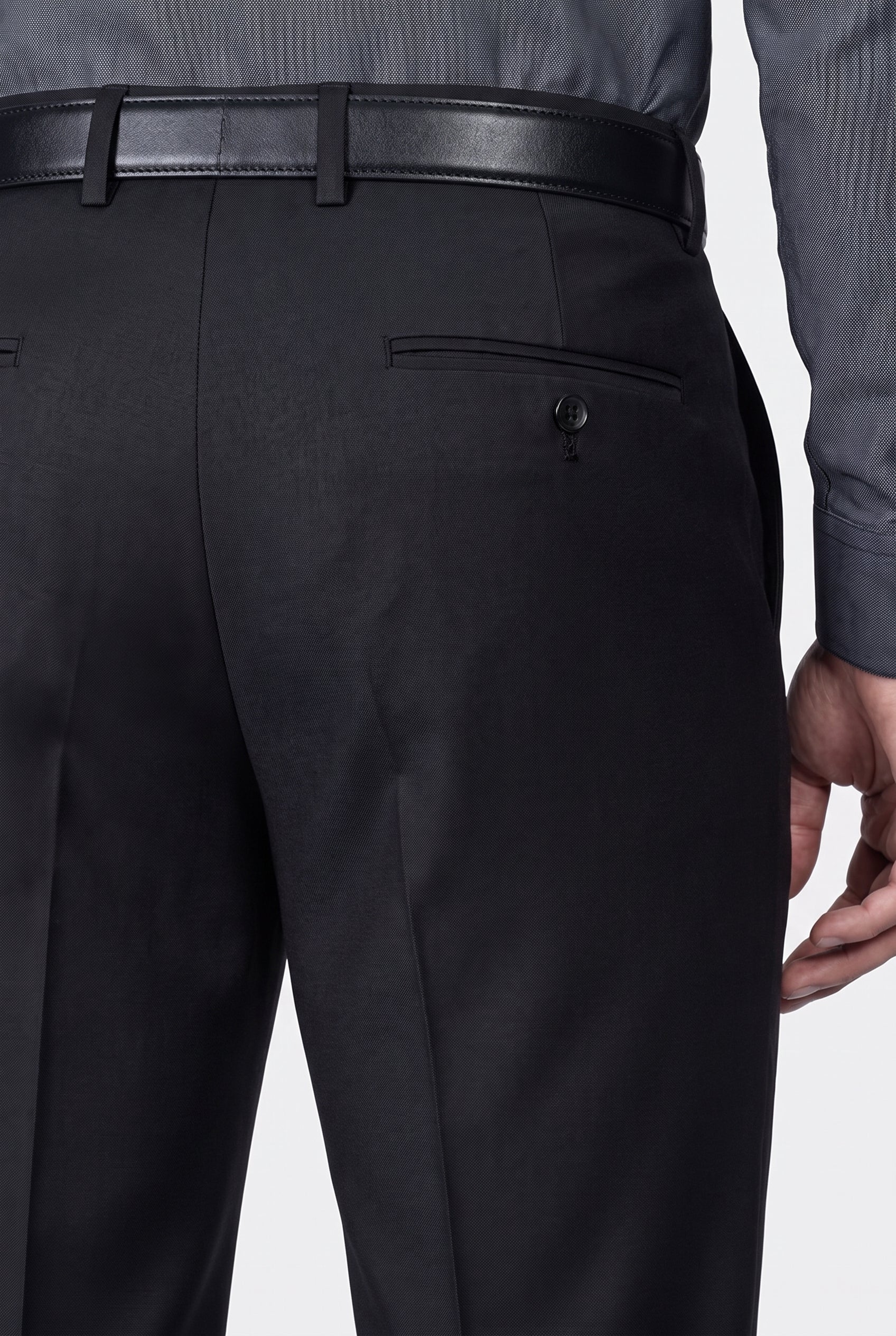 Calca La Fria Plus Preto - close cos traseiro