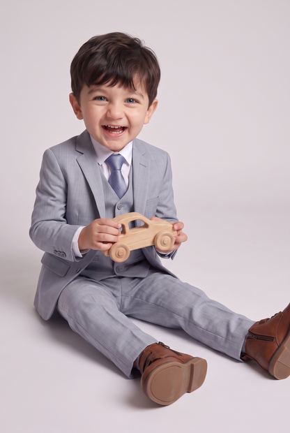 Terno Infantil Slim Italiano Melange New Aco - sentado com carrinho de madeira