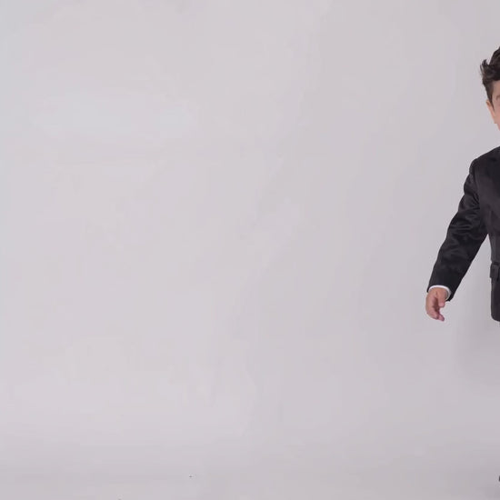 Costume Infantil Prada Preto em movimento