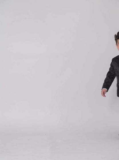 Costume Infantil Prada Preto em movimento