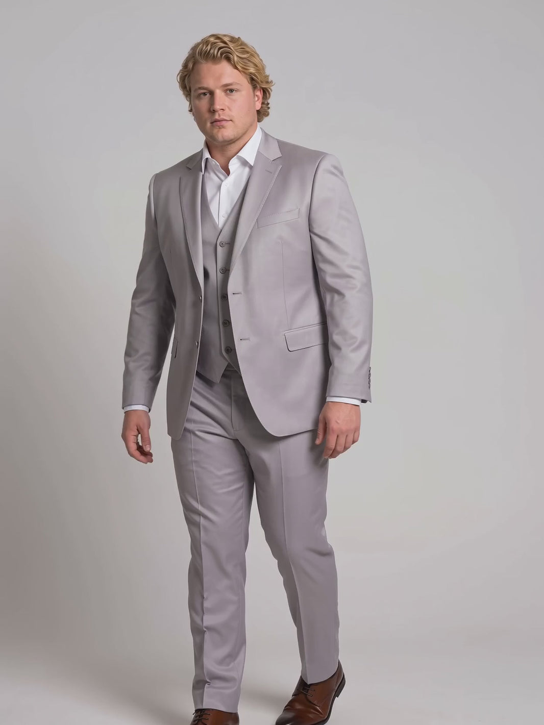 Terno Plus Size Poliviscose Cinza Claro em movimento