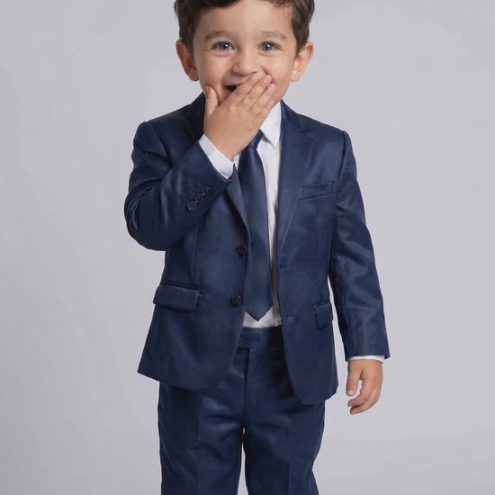 Costume Infantil Poliviscose Azul Marinho em movimento