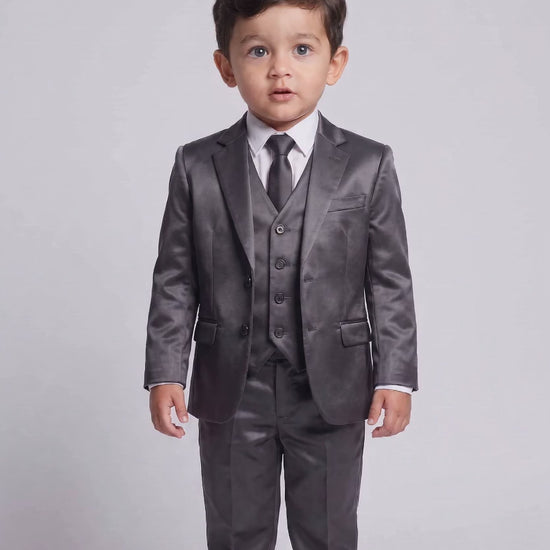 Terno Infantil Poliviscose Chumbo em movimento