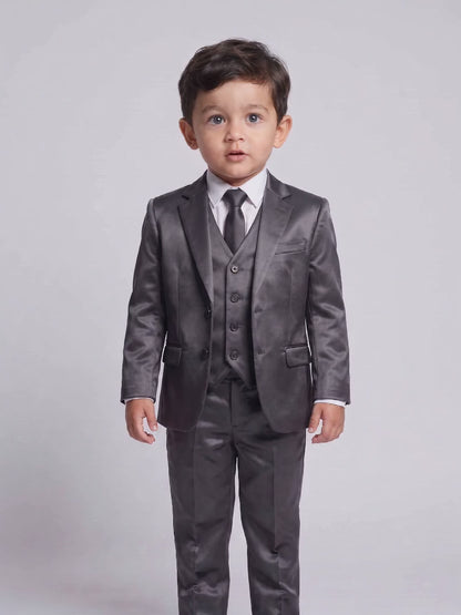 Terno Infantil Poliviscose Chumbo em movimento