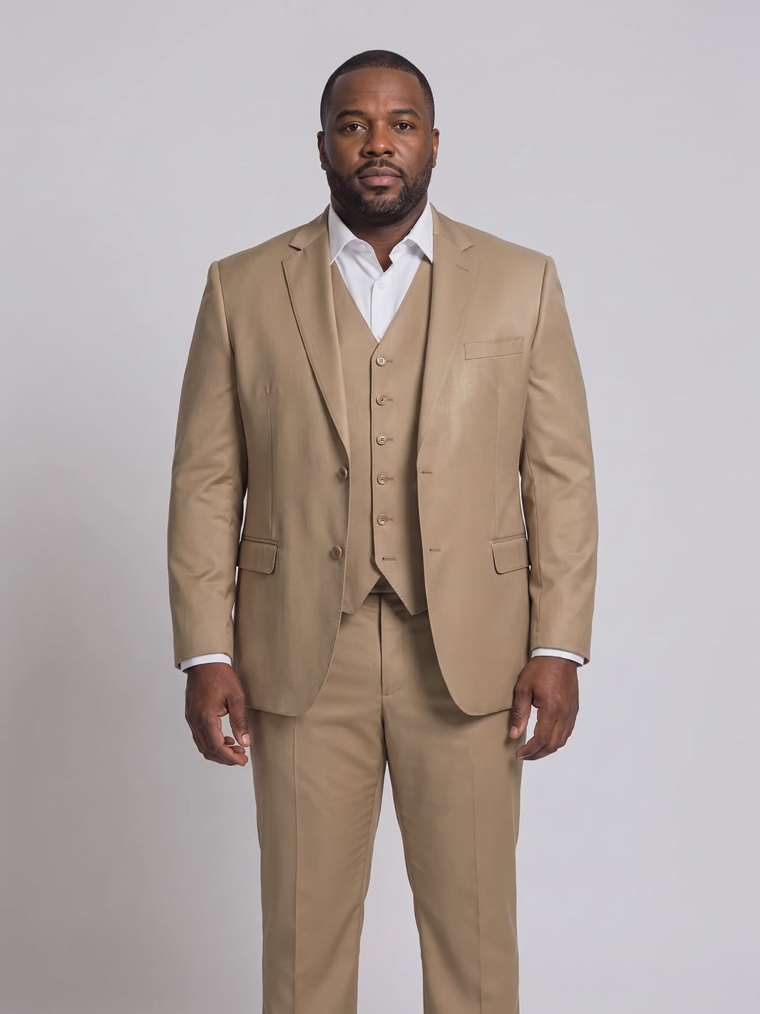 Terno Plus Size Poliviscose Cáqui em movimento