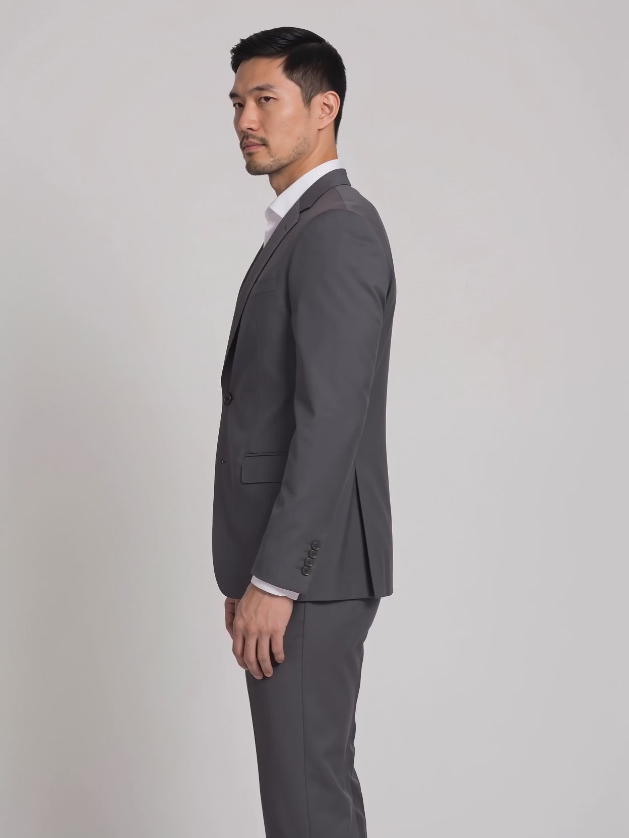 Costume Regular Italiano Microfibra Grafite em movimento