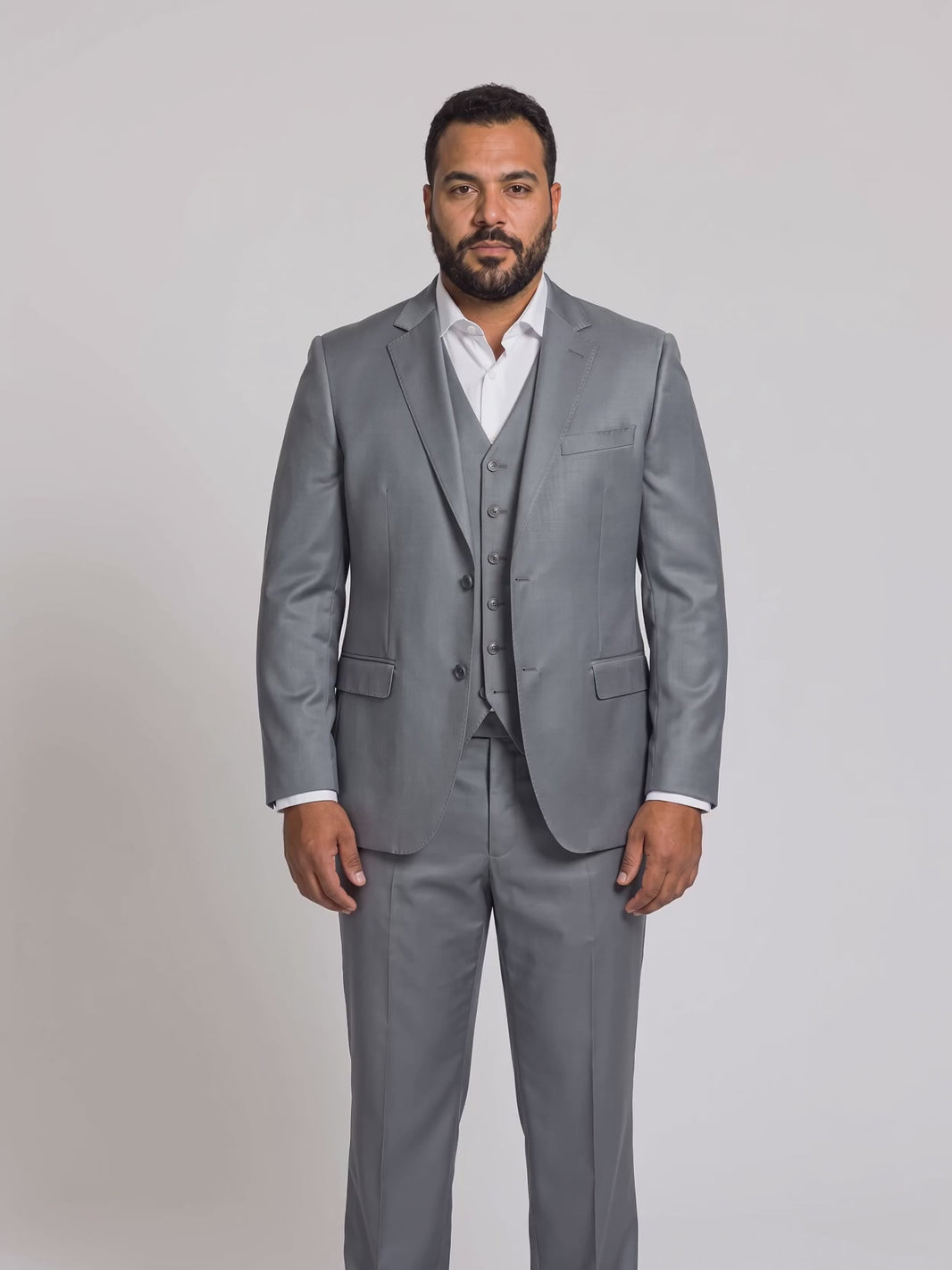 Terno Plus Size Poliviscose Cinza Médio em movimento