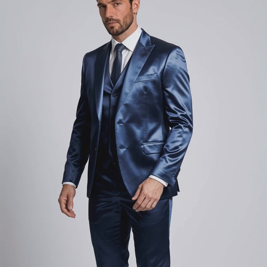Terno Slim Italiano Prada - Azul Marinho em movimento