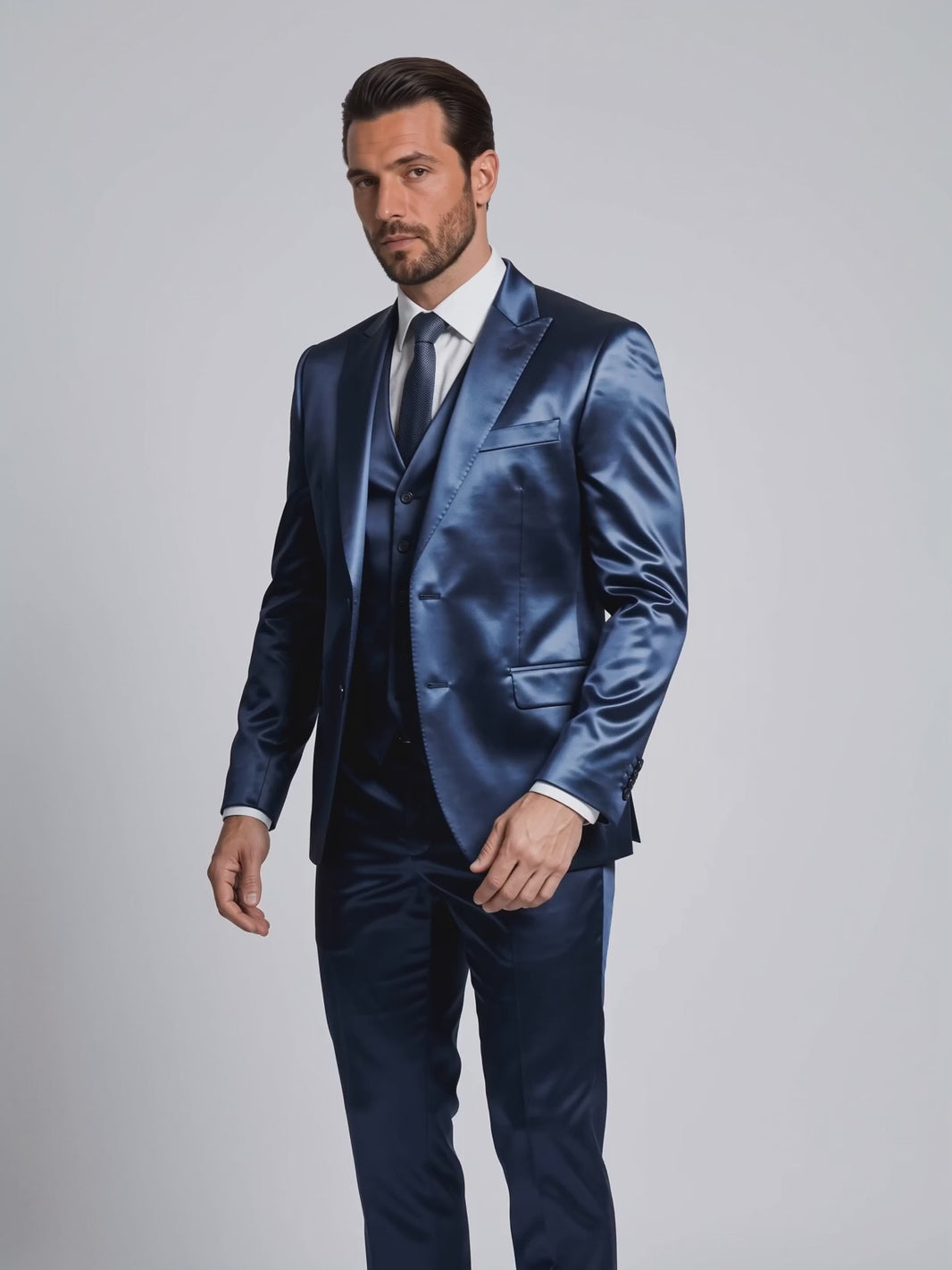 Terno Slim Italiano Prada - Azul Marinho em movimento