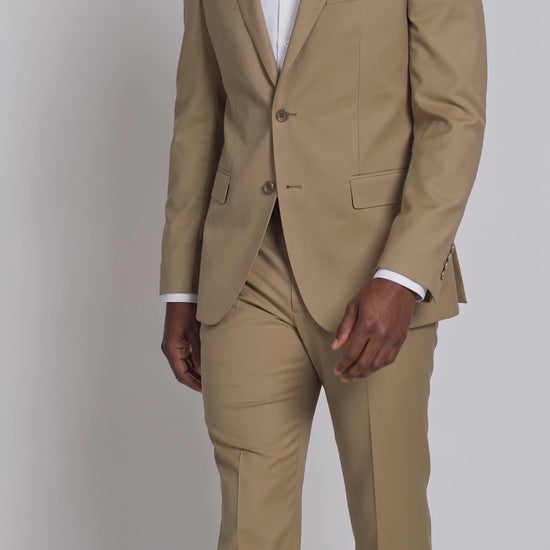 Costume Regular Italiano Microfibra Cáqui em movimento