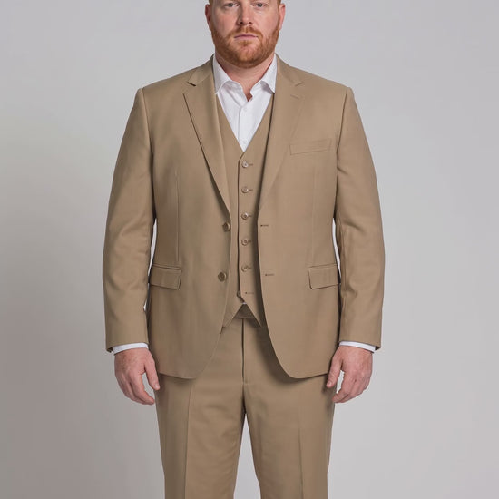 Terno Plus Size Microfibra Cáqui em movimento