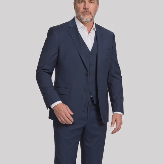 Terno Plus Size Microfibra Azul Marinho em movimento