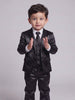 Terno Infantil Prada Preto em movimento