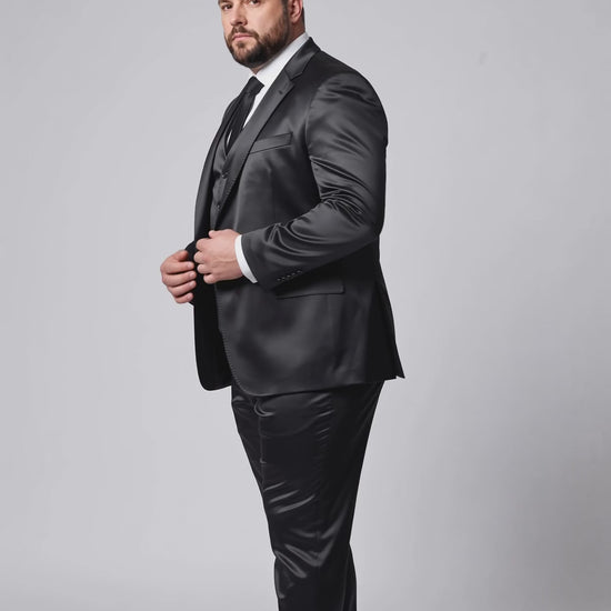 Terno Plus Size Prada Preto em movimento