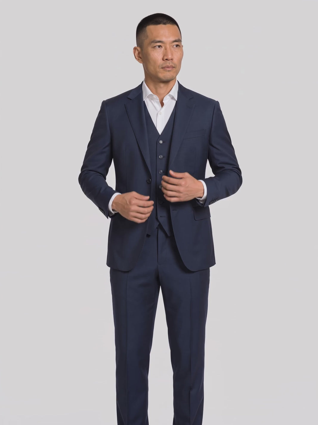 Terno Slim Italiano La Fria - Azul Marinho em movimento
