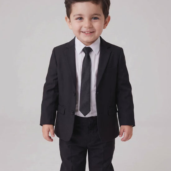 Costume Infantil Microfibra Preto em movimento