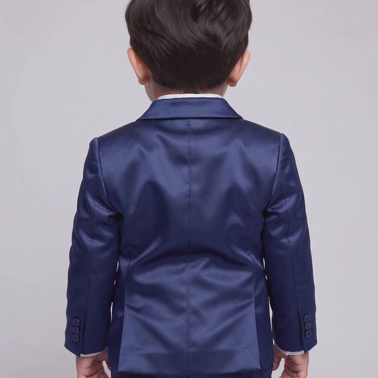 Costume Infantil Prada Azul Marinho em movimento