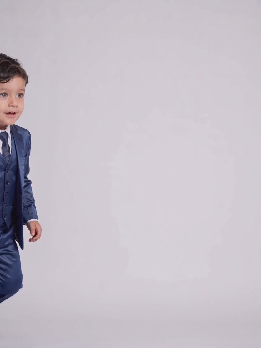 Terno Infantil Poliviscose Azul Indico em movimento
