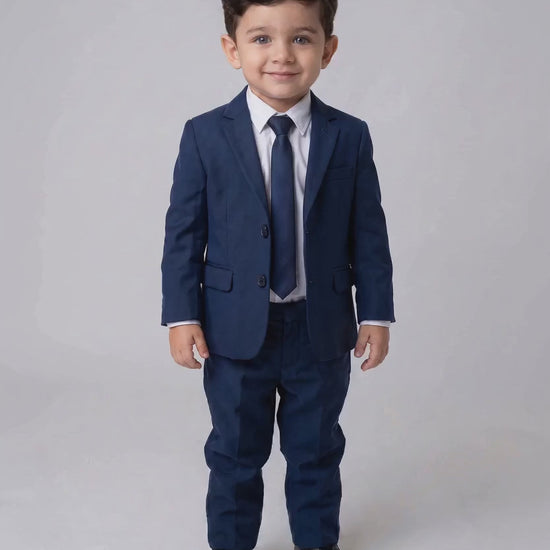 Costume Infantil Microfibra Azul Marinho em movimento