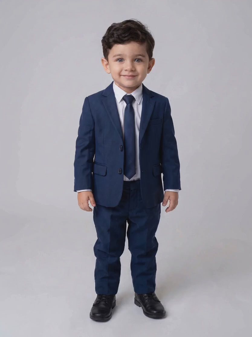 Costume Infantil Microfibra Azul Marinho em movimento