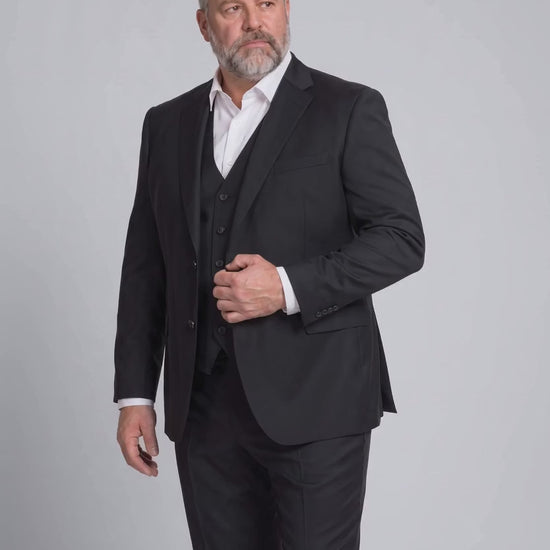 Terno Plus LF Preto em movimento