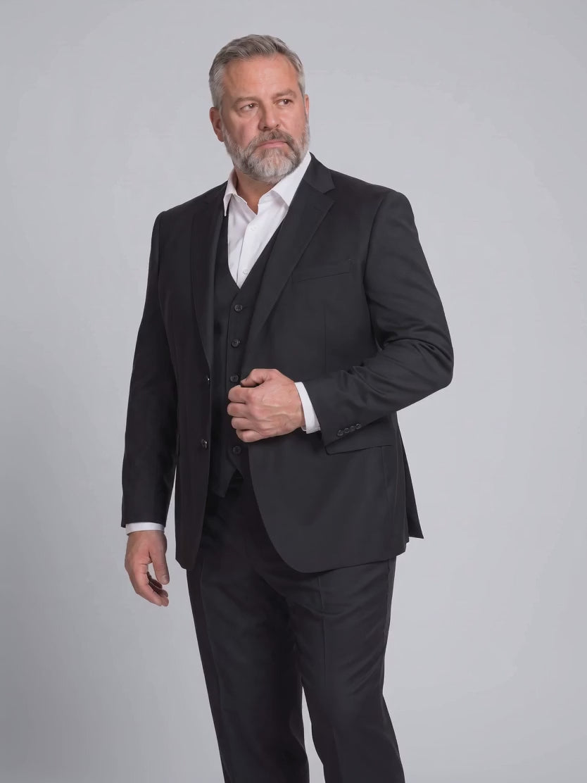Terno Plus LF Preto em movimento