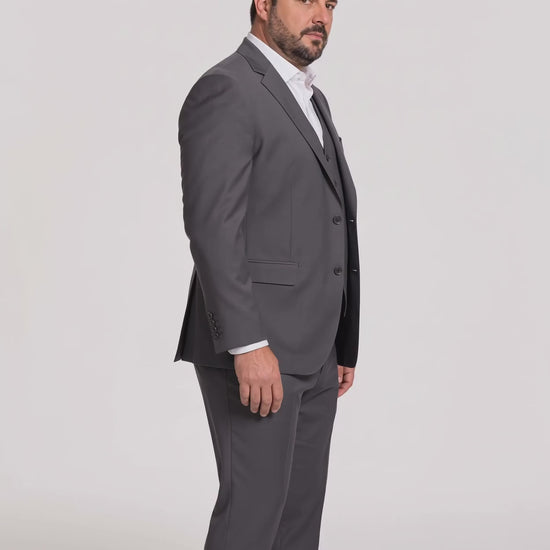 Terno Plus Size Microfibra Chumbo em movimento