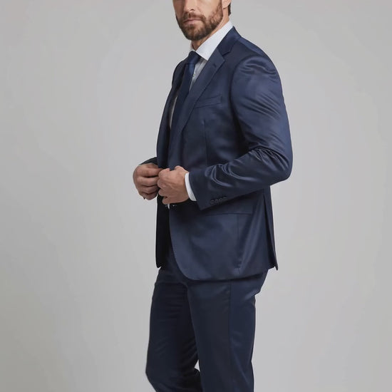 Costume Prada Azul Marinho em movimento