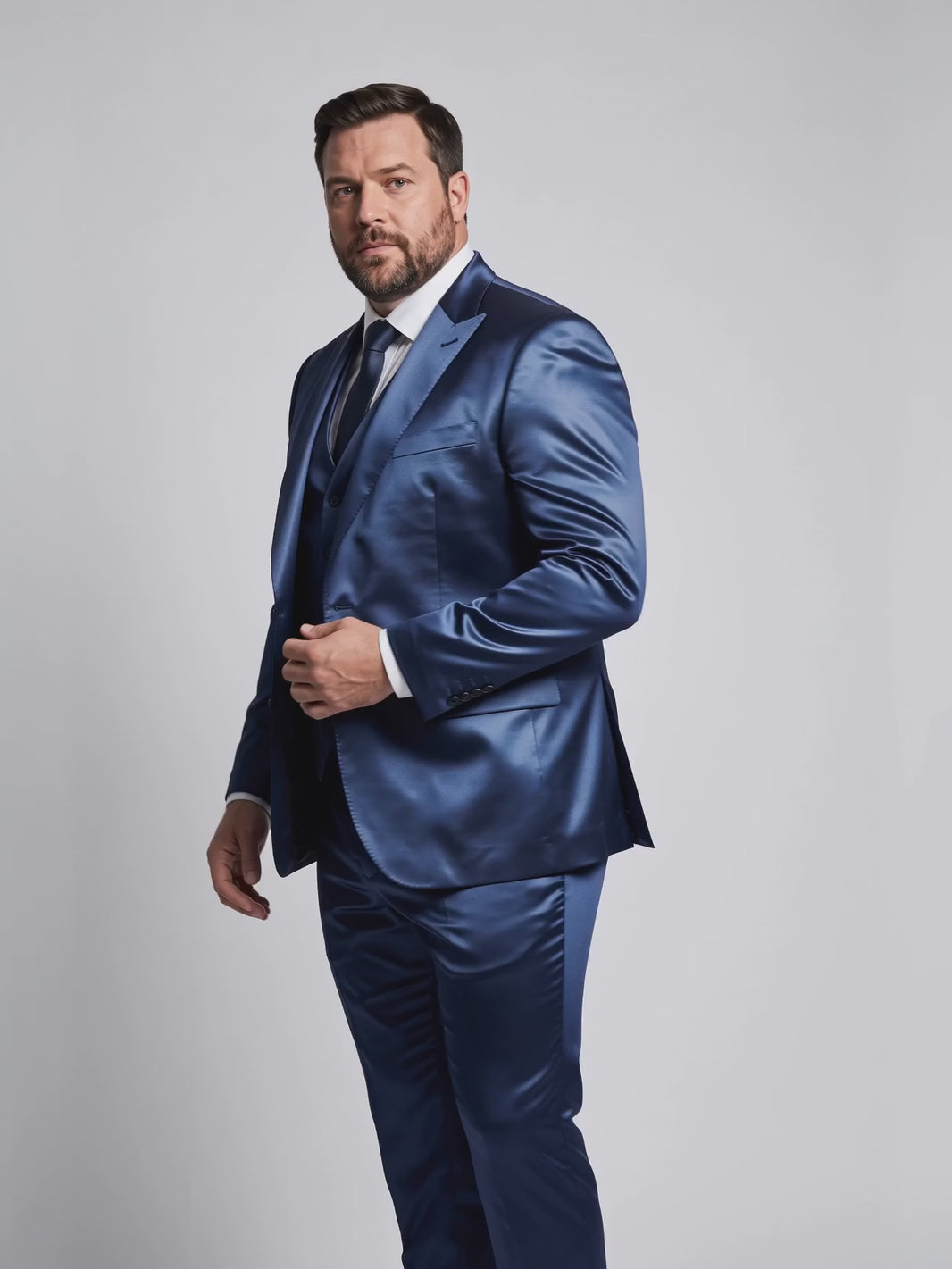 Terno Plus Size Prada Azul Marinho em movimento