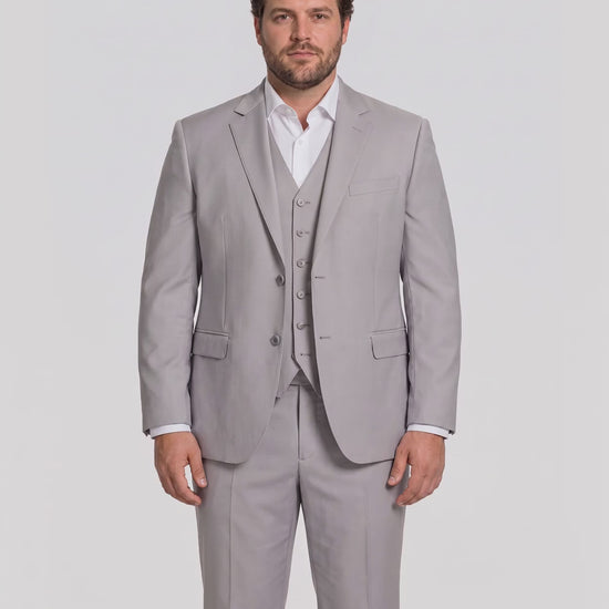 Terno Plus Size Microfibra Cinza Claro em movimento