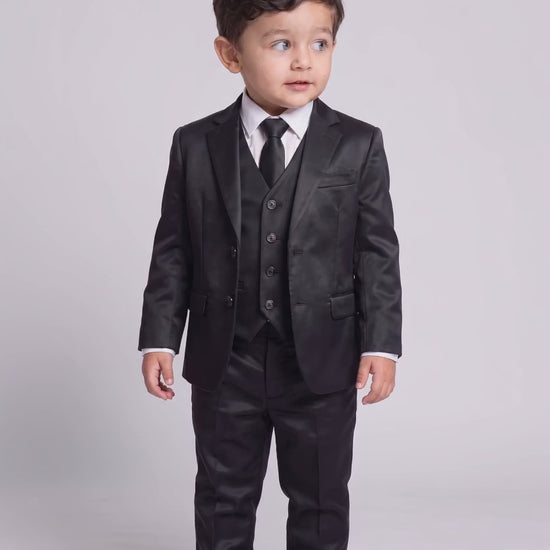 Terno Infantil Poliviscose Preto em movimento