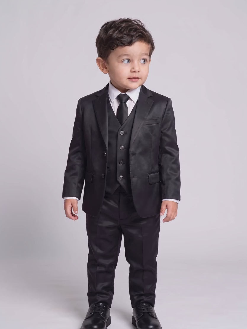 Terno Infantil Poliviscose Preto em movimento