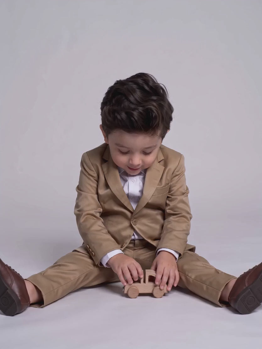 Costume Infantil Poliviscose Caqui em movimento